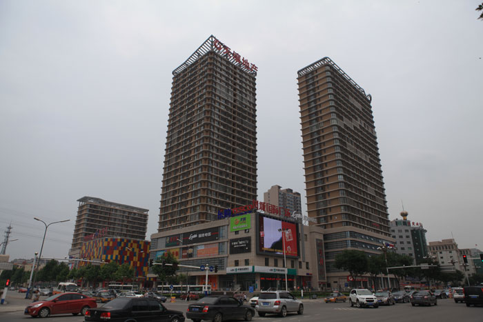 鳳城國(guó)際廣場(chǎng)（國(guó)家AAA級(jí)安全文明標(biāo)準(zhǔn)化工地、河北省建設(shè)工程“安濟(jì)杯”）